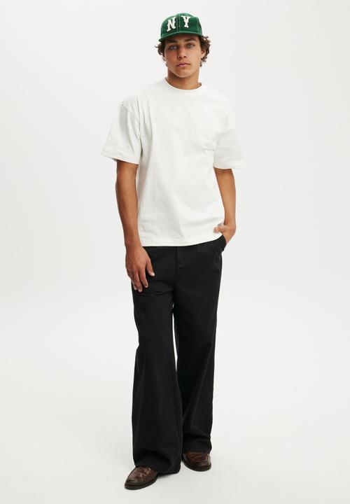 Cotton On - Box Fit Text T-shirt - Vintage White/Archive Collective