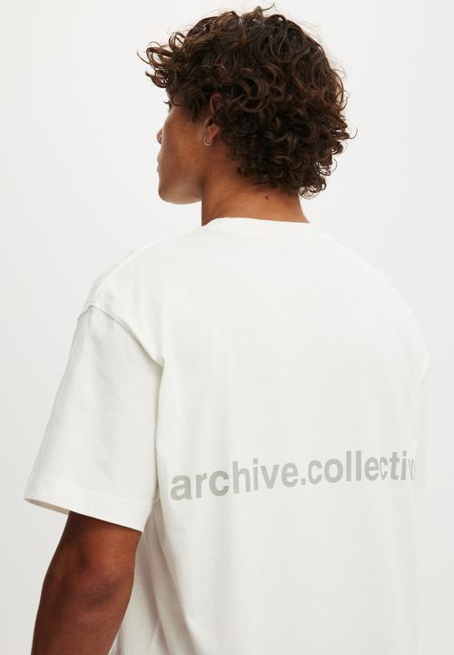 Cotton On - Box Fit Text T-shirt - Vintage White/Archive Collective