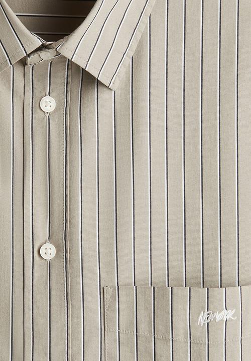 H&M - Loose fit poplin shirt - beige pinstriped