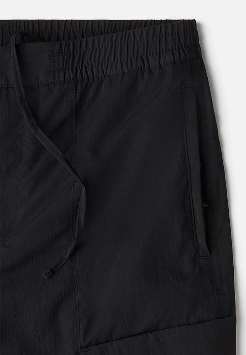 H&M - Relaxed fit nylon cargo trousers - black
