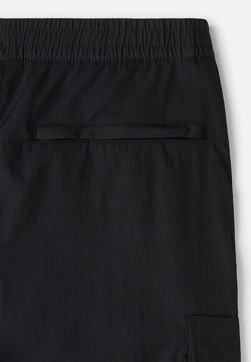 H&M - Relaxed fit nylon cargo trousers - black