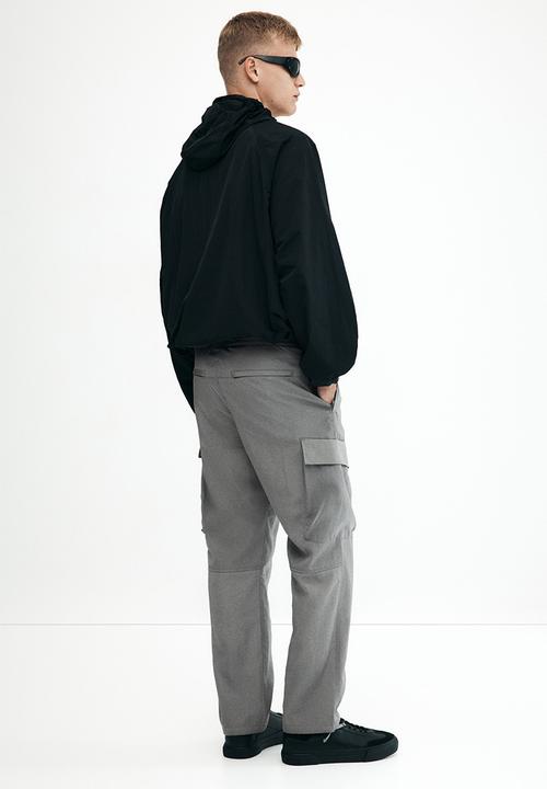 H&M - Relaxed fit nylon cargo trousers - grey