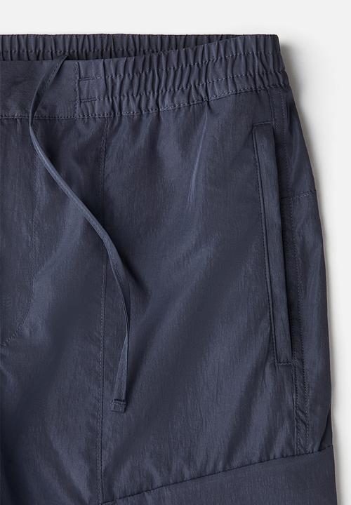 H&M - Relaxed fit nylon cargo trousers - steel blue