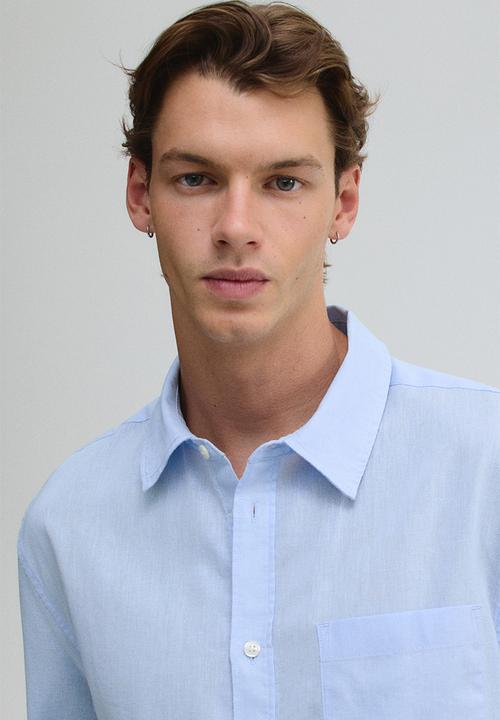 H&M - Regular fit linen-blend shirt - light blue