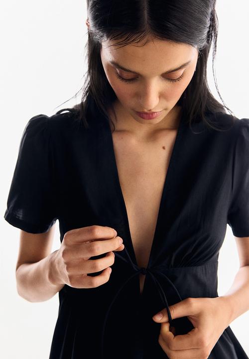 H&M - V-neck cotton poplin dress - black