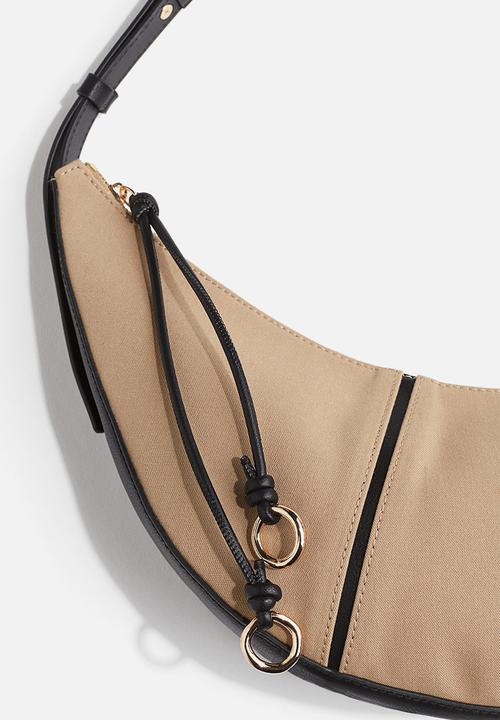H&M - Curved shoulder bag - beige/black