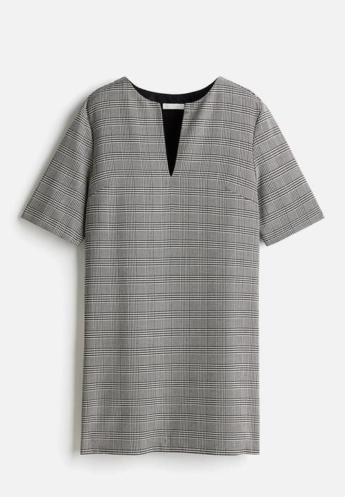 H&M - Short-sleeved dress - black dogtooth pattern