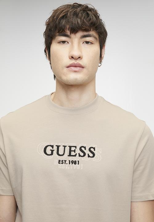 GUESS - Cn Ss Small Logo Tee - Pasadena Stone