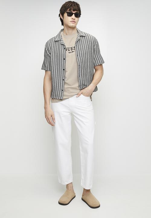 GUESS - Cn Ss Small Logo Tee - Pasadena Stone