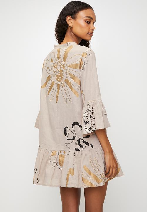 Stella Morgan - Half Sleeve Key Hole Printed Tiered Midi Dress With Crochet  - Pink