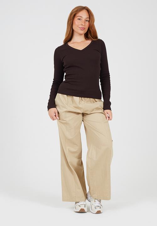 Brave Soul - Ladies Long Sleeve V-Neck Ribbed Top - Chocolate