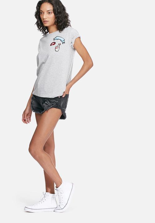 Vero Moda - Nope badge tee