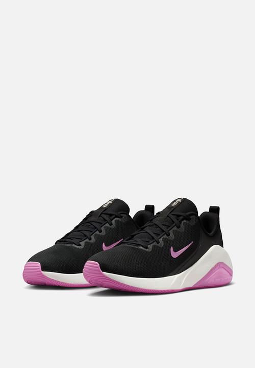 Nike - Nike Bella 7