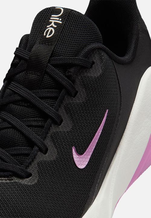 Nike - Nike Bella 7