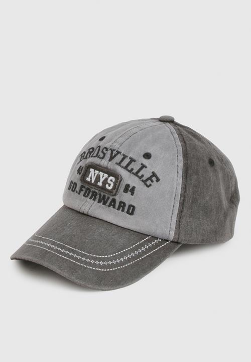 boohoo - Acid Wash Distressed Slogan Cap- Grey