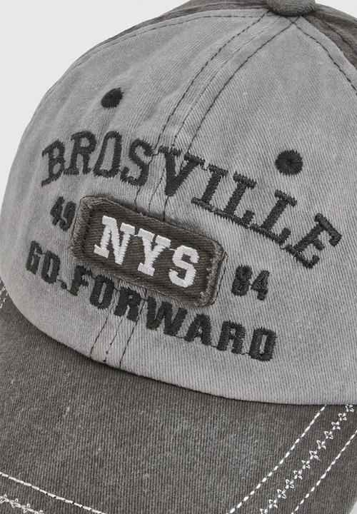 boohoo - Acid Wash Distressed Slogan Cap- Grey