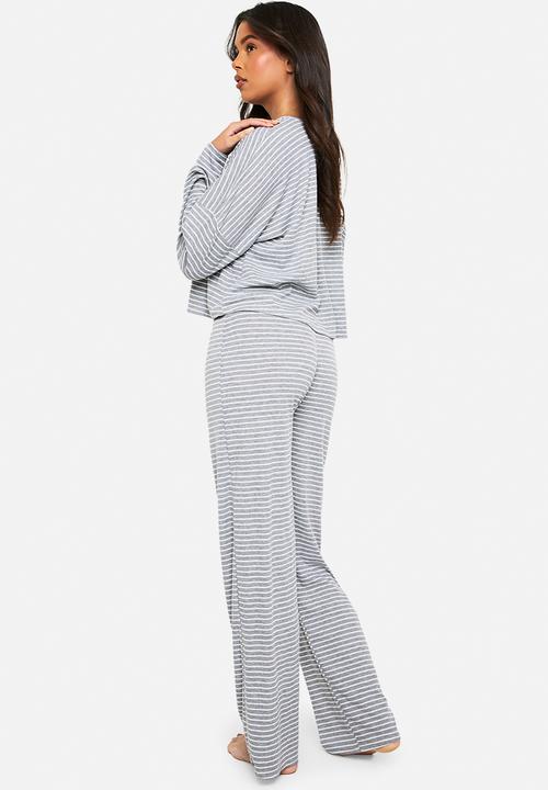 boohoo - Loungewear stripe long sleeve top & trousers pyjama set - grey