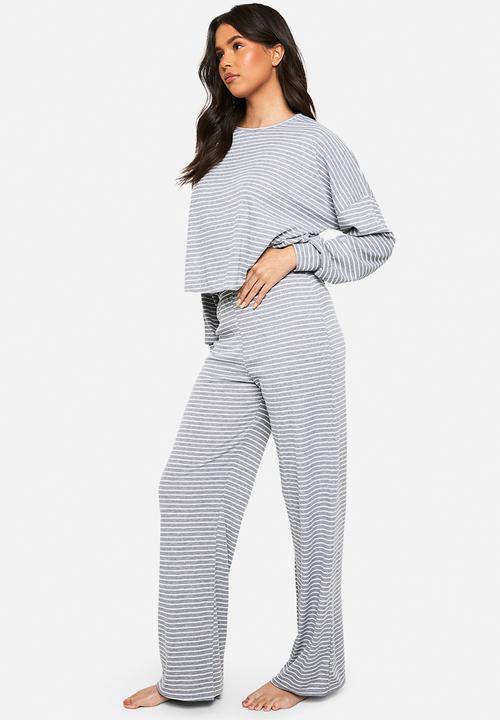 boohoo - Loungewear stripe long sleeve top & trousers pyjama set - grey
