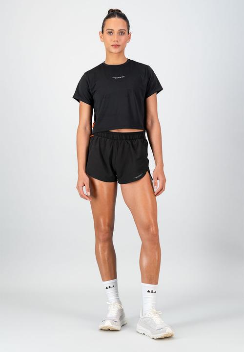 Burnt  - Women's Peak Active Tee - Black