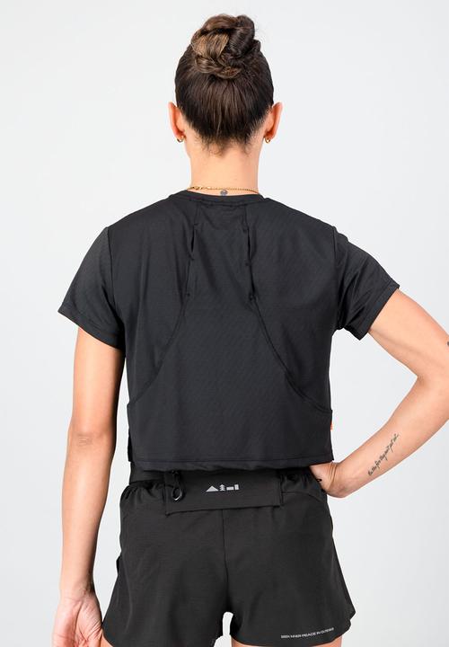 Burnt  - Women's Peak Active Tee - Black