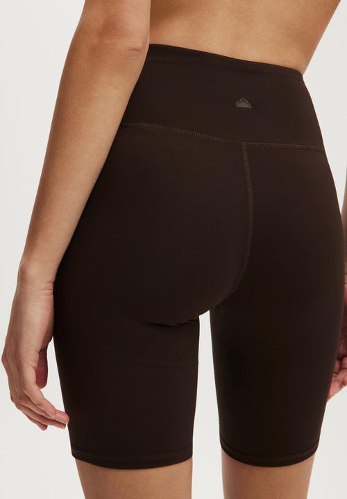 Cotton On - Ultra Move Mid Length Bike Short - French Roast