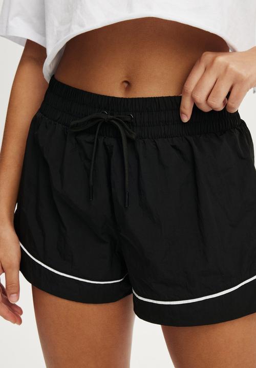 Cotton On - Woven Wellness Club Short - Black