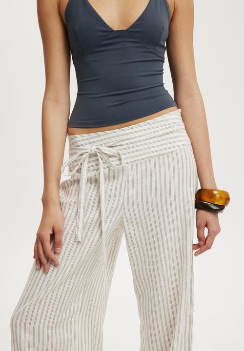 Cotton On - Juno Haven Pant - Rhea Pinstripe Dark Truffle