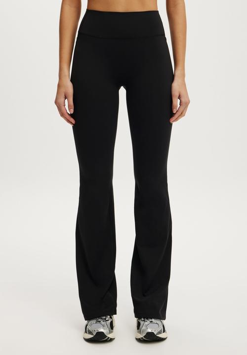 Cotton On - Ultra Luxe Invisble Scrunch Flare - Black