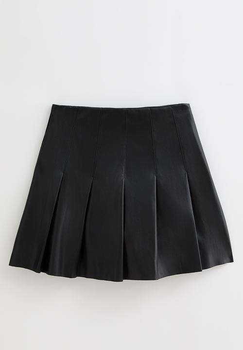 New Look - Faux Leather Pleated Mini - black