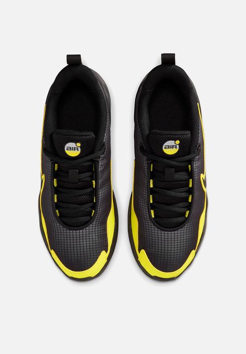 black and yellow nike toddler shoes