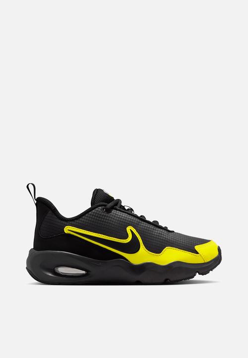 black and yellow nike toddler shoes