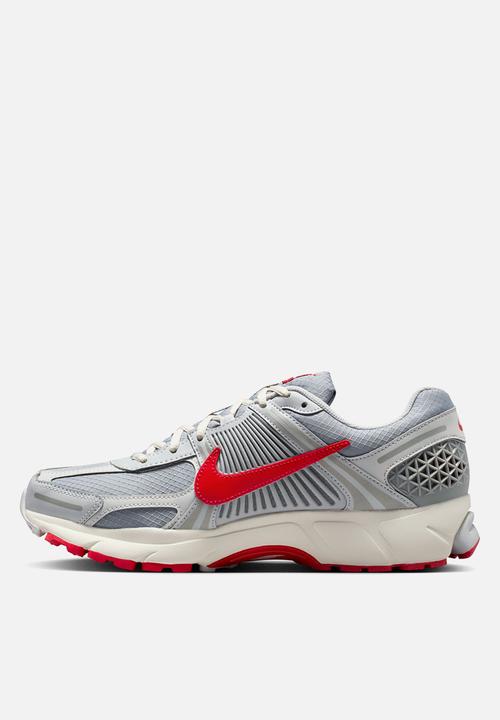 Nike - NIKE ZOOM VOMERO 5 SE