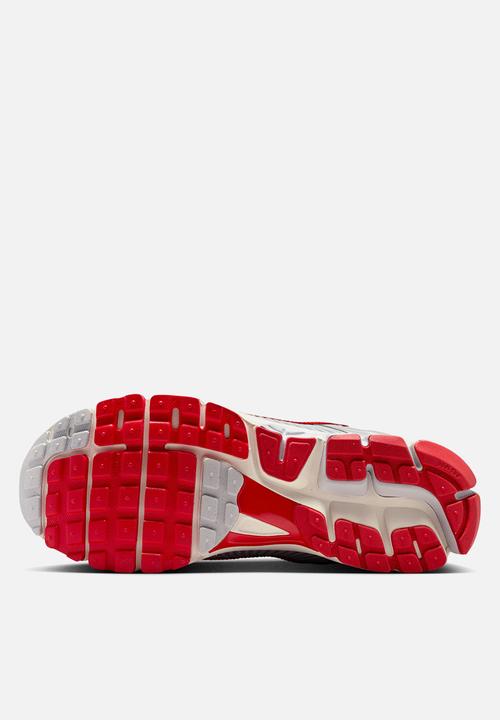 Nike - NIKE ZOOM VOMERO 5 SE