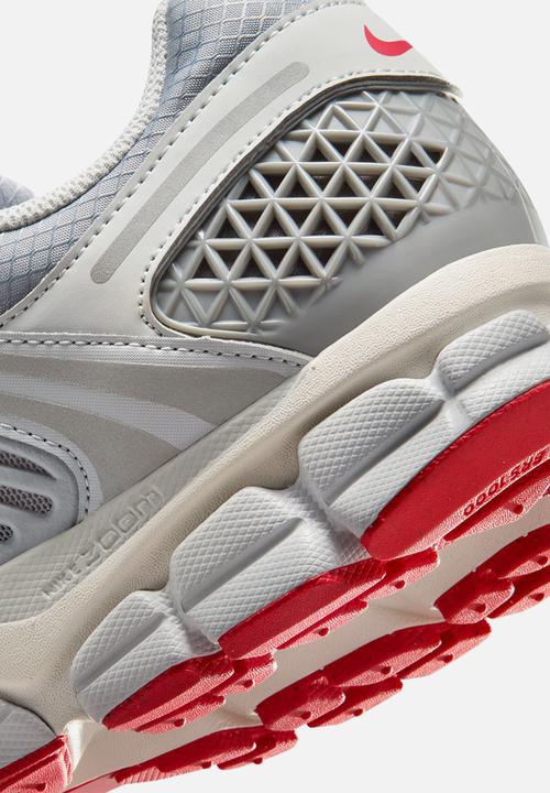 Nike - NIKE ZOOM VOMERO 5 SE