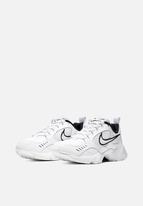 nike air heights white and black