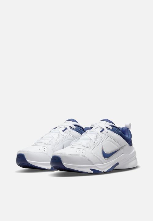 Nike - Defy All Day