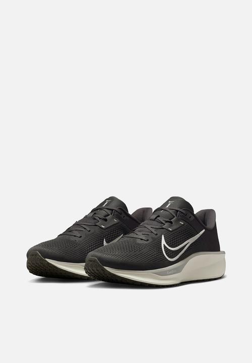 Nike - Quest 6
