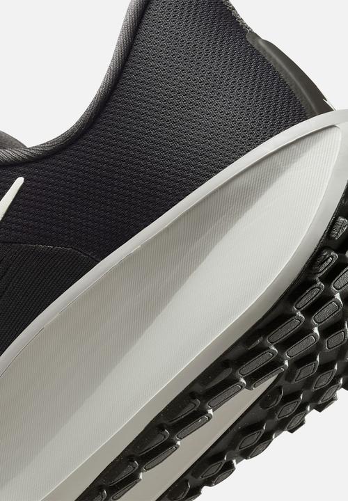 Nike - Quest 6