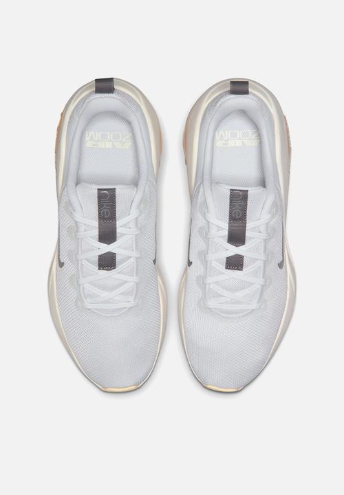 Nike - Nike Bella 7