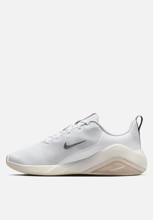 Nike - Nike Bella 7