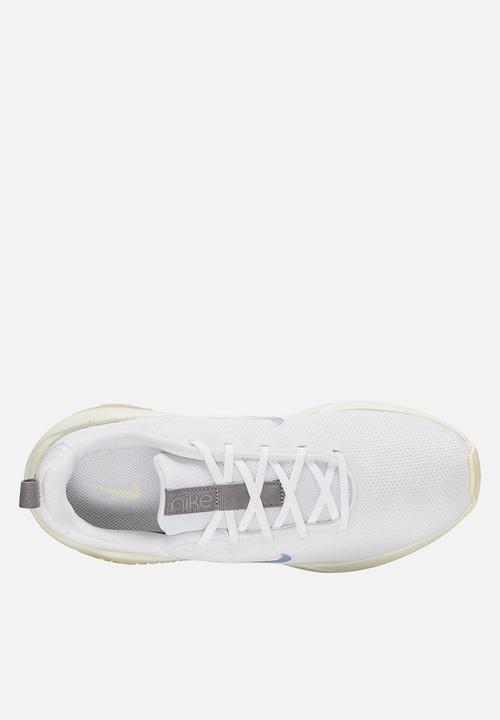 Nike - Nike Bella 7