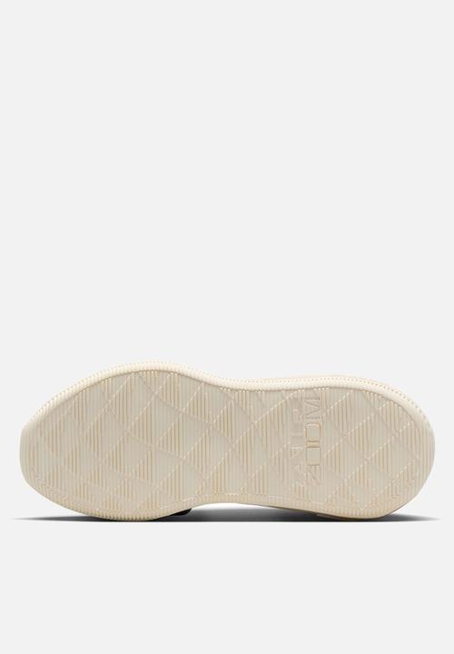 Nike - Nike Bella 7