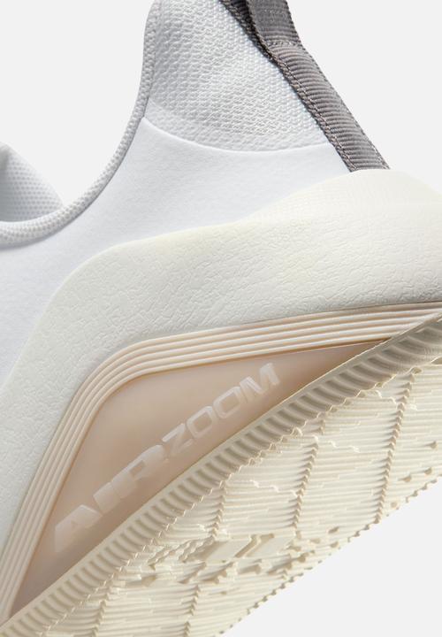 Nike - Nike Bella 7