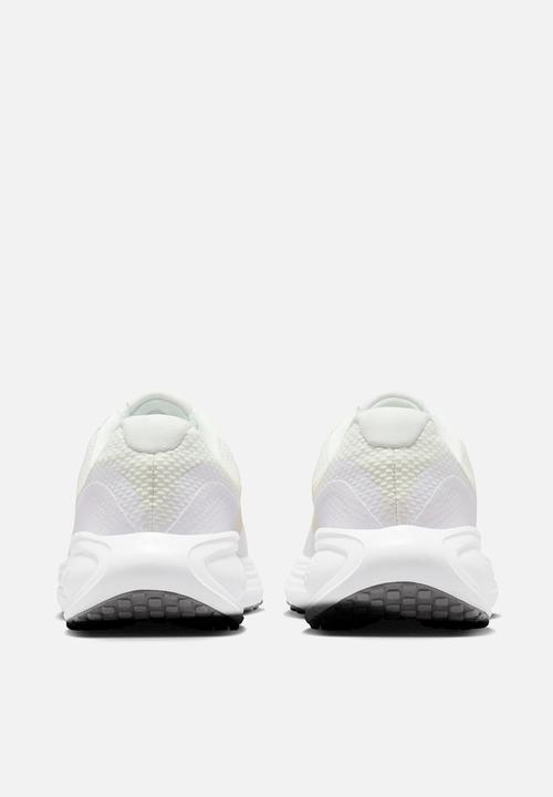 Nike - Nike Revolution 8