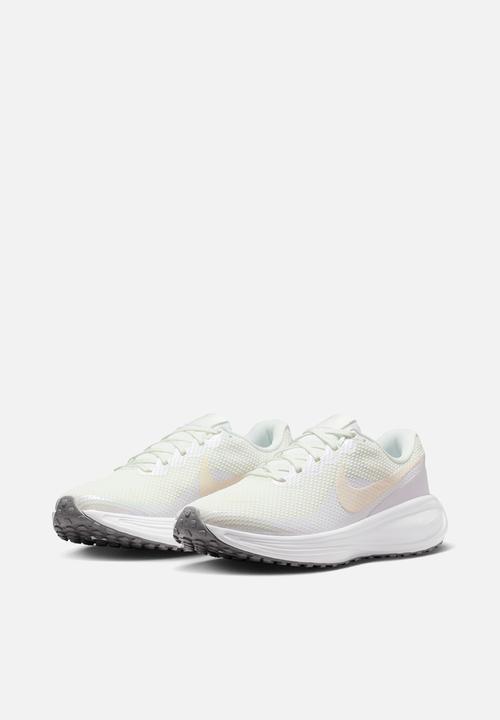 Nike - Nike Revolution 8