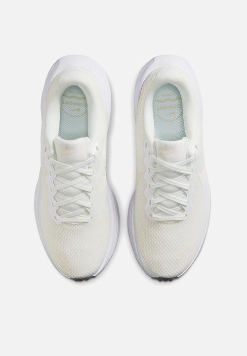 Nike - Nike Revolution 8