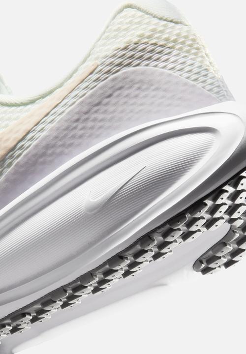 Nike - Nike Revolution 8