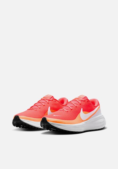 Nike - Nike Revolution 8