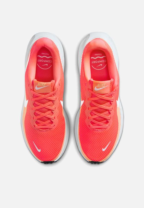 Nike - Nike Revolution 8