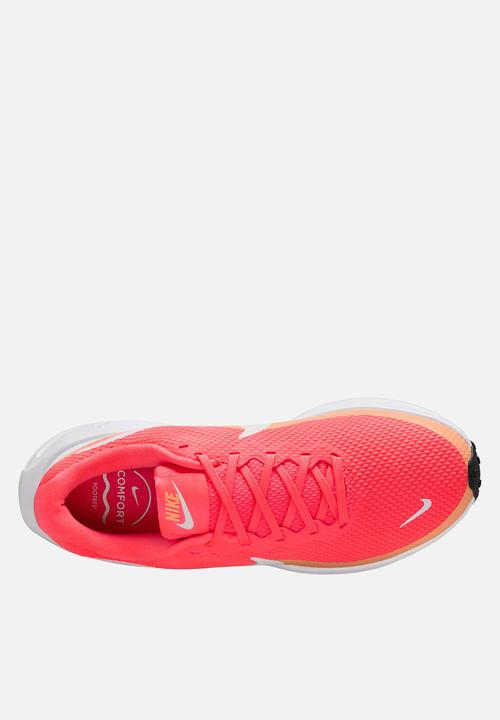 Nike - Nike Revolution 8